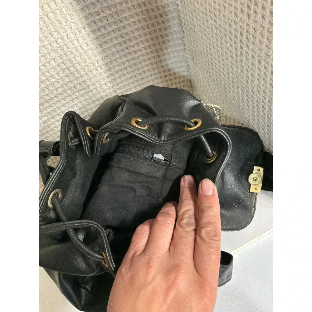Vintage 90s Women Unbranded Leather Drawstring Backpack Medium Black